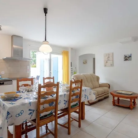 Feriehus 2 Bedroom Nice In Doleron Dolus d'Oléron